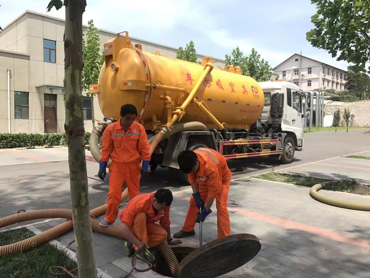 纳雍化粪池清理与5-8吨吸粪车施工效率分析